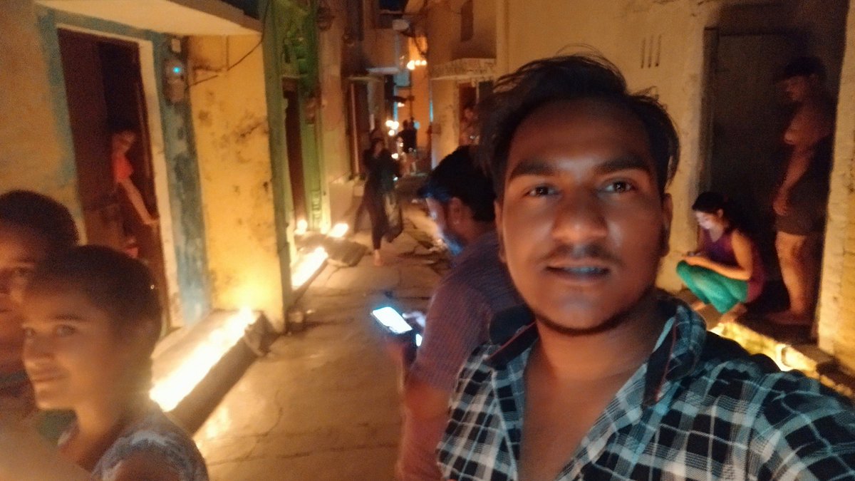 MacAndroidco's tweet photo. This is how my Street looks like
#corantine #diya #candel #9pm #CoronavirusOutbreakindia #CoronaAlert #CoronaVirusUpdates https://t.co/c0Ril8v88v
