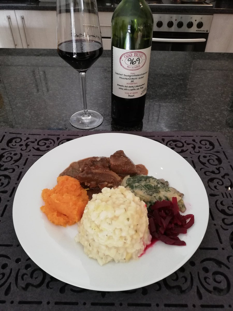 wine_savorer's tweet image. Bon apetit 😋🍷 #sundaylunch #sevencolours #severalcolours #oddbinswine #wineenthusiast