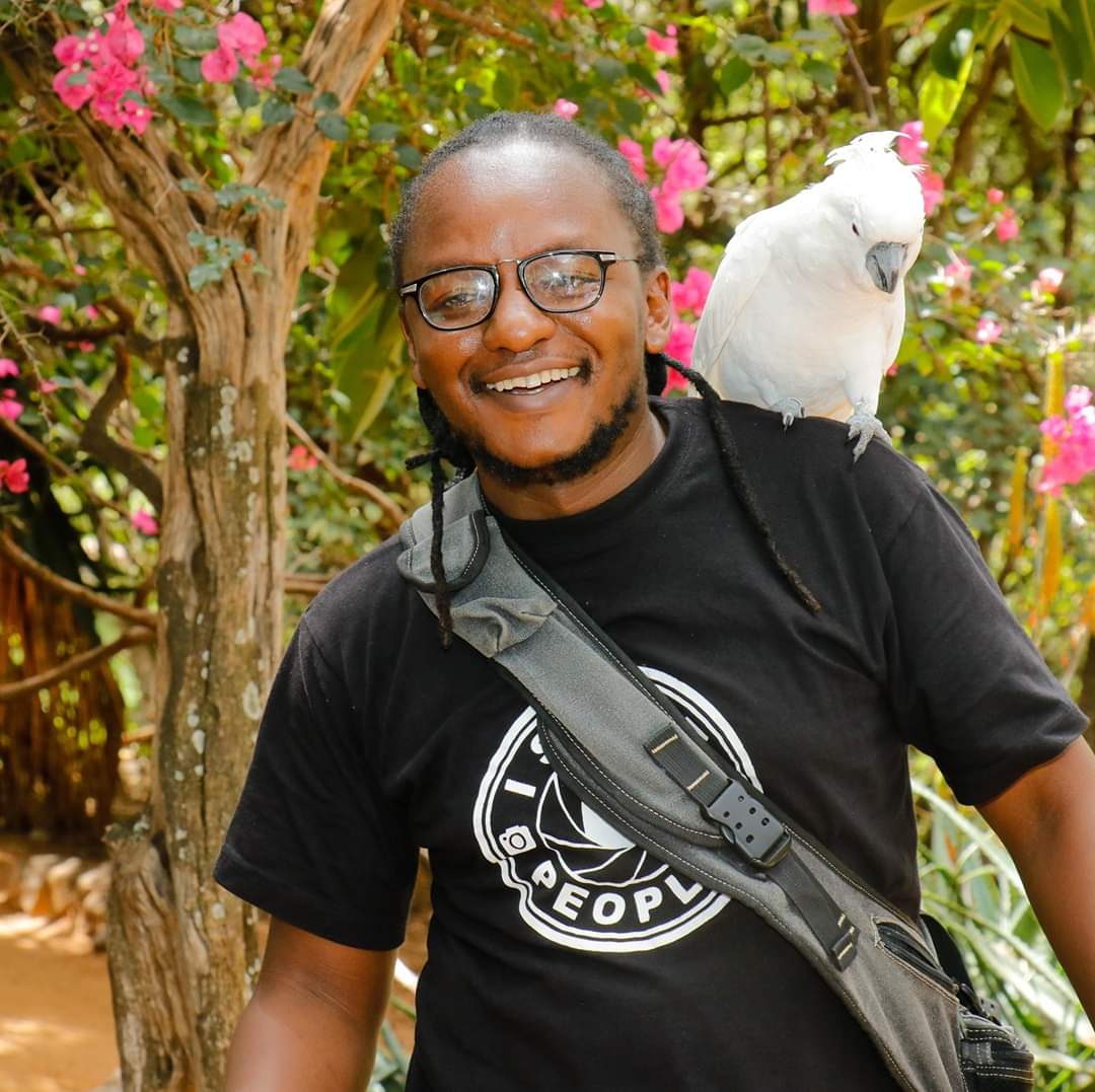 FaithOneya's tweet photo. The Creative Director @karaya_munyi is a filmmaker, photographer &amp; all round creative artist. His inspirations are drawn by the ability to fizzle his thoughts in the virtual world of art &amp; bring out the nature's beauty, dynamism &amp; diversity in the world through film &amp; photography https://t.co/Jt8fL0E7tz
