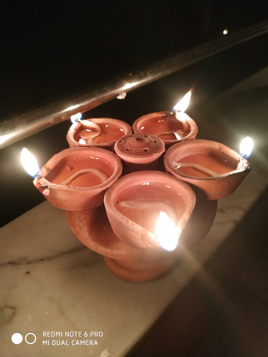 ashianshu2014's tweet photo. Light of strength and positivity. Light to show solidarity with our doctors,nurses,security forces.
Together we win fight against #Covid19India
#9बजे9मिनट #9baje9mintues
#9बजे_9मिनट @narendramodi #Covid_19 https://t.co/QDedvtxBnV