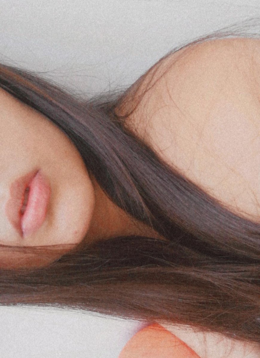 lauracarolinash's tweet photo. Cada estructura de tu cuerpo es como un hermoso poema de amor. https://t.co/M8ktd1UslT