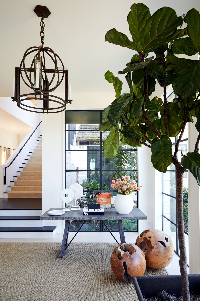 ArchDigest's tweet photo. “The house was in dire need of an identity....We really scratched our heads over how to make it cohesive.” 

See the full transformation of this scenic Nashville residence here: https://t.co/l2iN04FJic https://t.co/1EpMPWED0b
