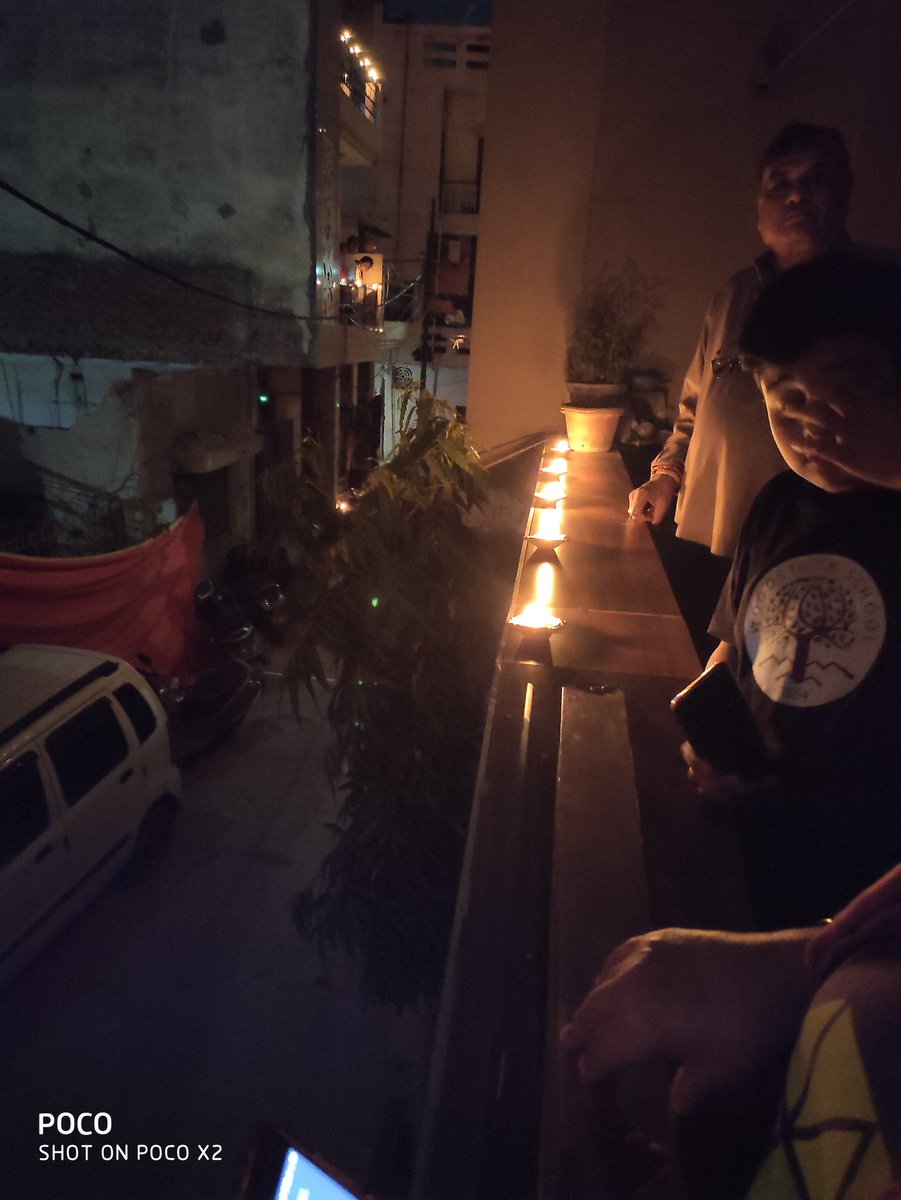 aditiprabhakar4's tweet photo. #9Baje9Minute Thank you Modi ji for giving us such power to fight against corona. Our will power is stronger than before. From Delhi https://t.co/puVBjJHKae