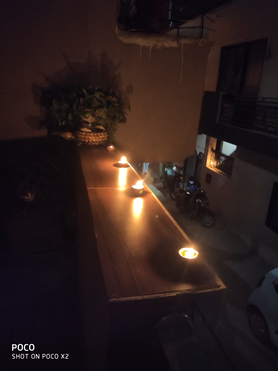 aditiprabhakar4's tweet photo. #9Baje9Minute Thank you Modi ji for giving us such power to fight against corona. Our will power is stronger than before. From Delhi https://t.co/puVBjJHKae
