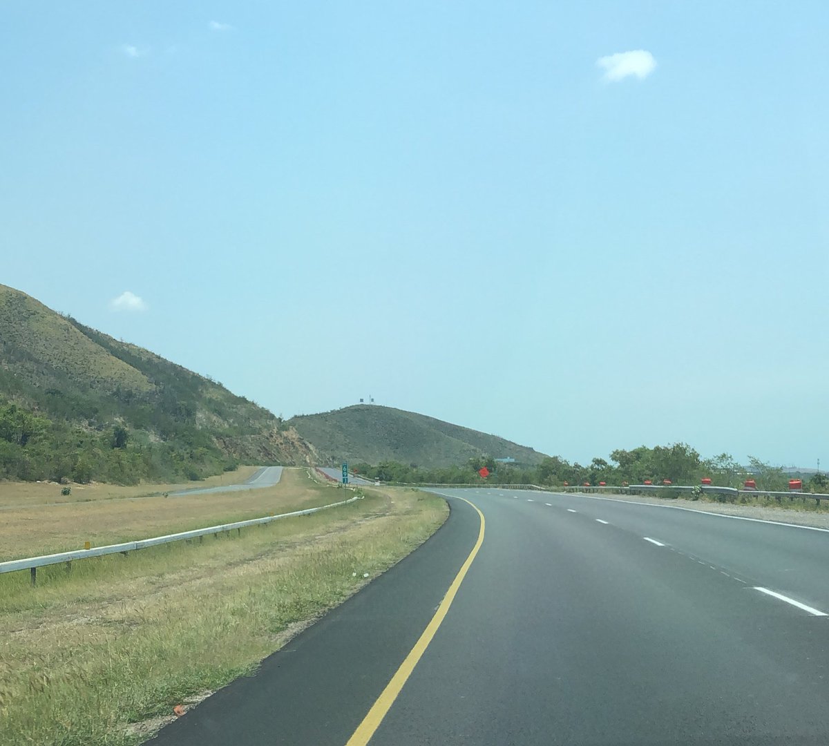 PacoLozadaPr's tweet photo. Así se encuentra a esta hora la PR 52 entre Santa Isabel y Salinas. 

#COVID2019 #QuedateEnTuCasa https://t.co/Hs8A4xPaRO