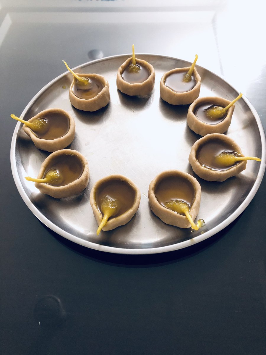 UtkarshShekhar's tweet photo. Homemade Diya with Flour (aata) #StayHomeStaySafe @narendramodi  ji. 🙏🏻 https://t.co/vCbNX6Rm1U