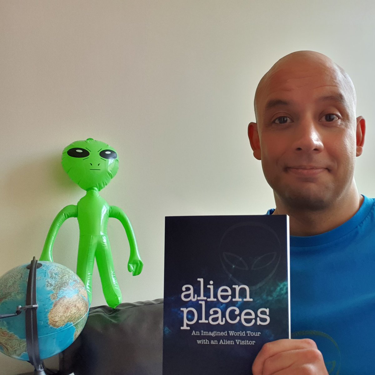 AtulsEarth's tweet photo. #BluePlanetRevisited on @BBCOne today at 5:35pm with @LizBonnin at the #GreatBarrierReef! Read more about it in the #Queensland #Australia chapter of #AlienPlaces: https://t.co/4Fi4pZsgXH
#BluePlanet #BluePlanetLive https://t.co/Dmt4uHYZQY