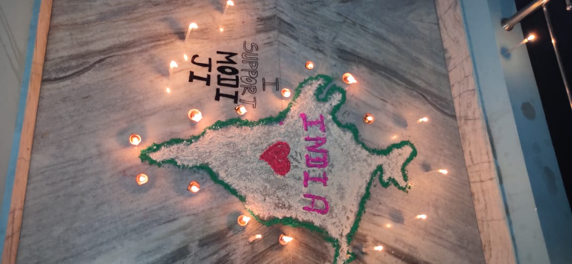 725b94fcddf04bc's tweet photo. At my home🥰🥰
#Modi #supportlamplighting #PMOfIndia #9baje9mintues https://t.co/7lLZbB8x5D