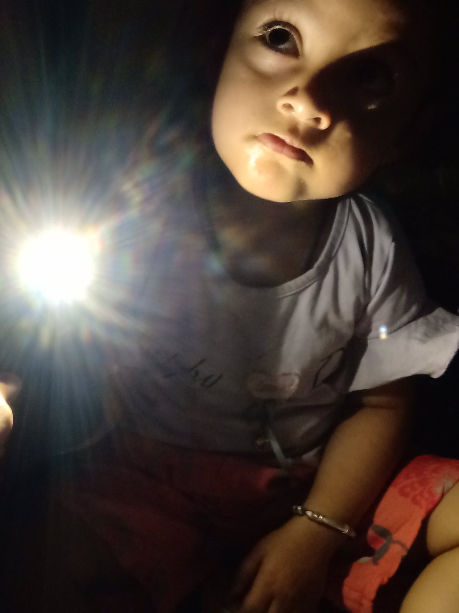 VidyaSh85190845's tweet photo. When a small baby girl can do this for unity of our 130 crores Indian people,then how we can retreat...?
@narendramodi
@RubikaLiyaquat 
#unity #9बजे9मिनट ��️🔦⚡ https://t.co/dN92aqkPc3