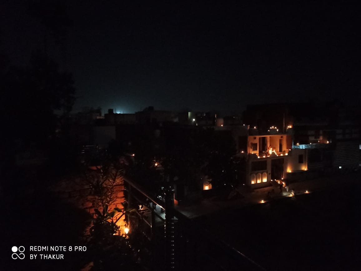 RichaSi4545's tweet photo. Done #9pm9minutes @narendramodi @BJP4UP . #IndiaFightsCornona #Far_but_together 🙏🇮🇳
{ प्रकाश पर्व } https://t.co/IZF7ND1TcA