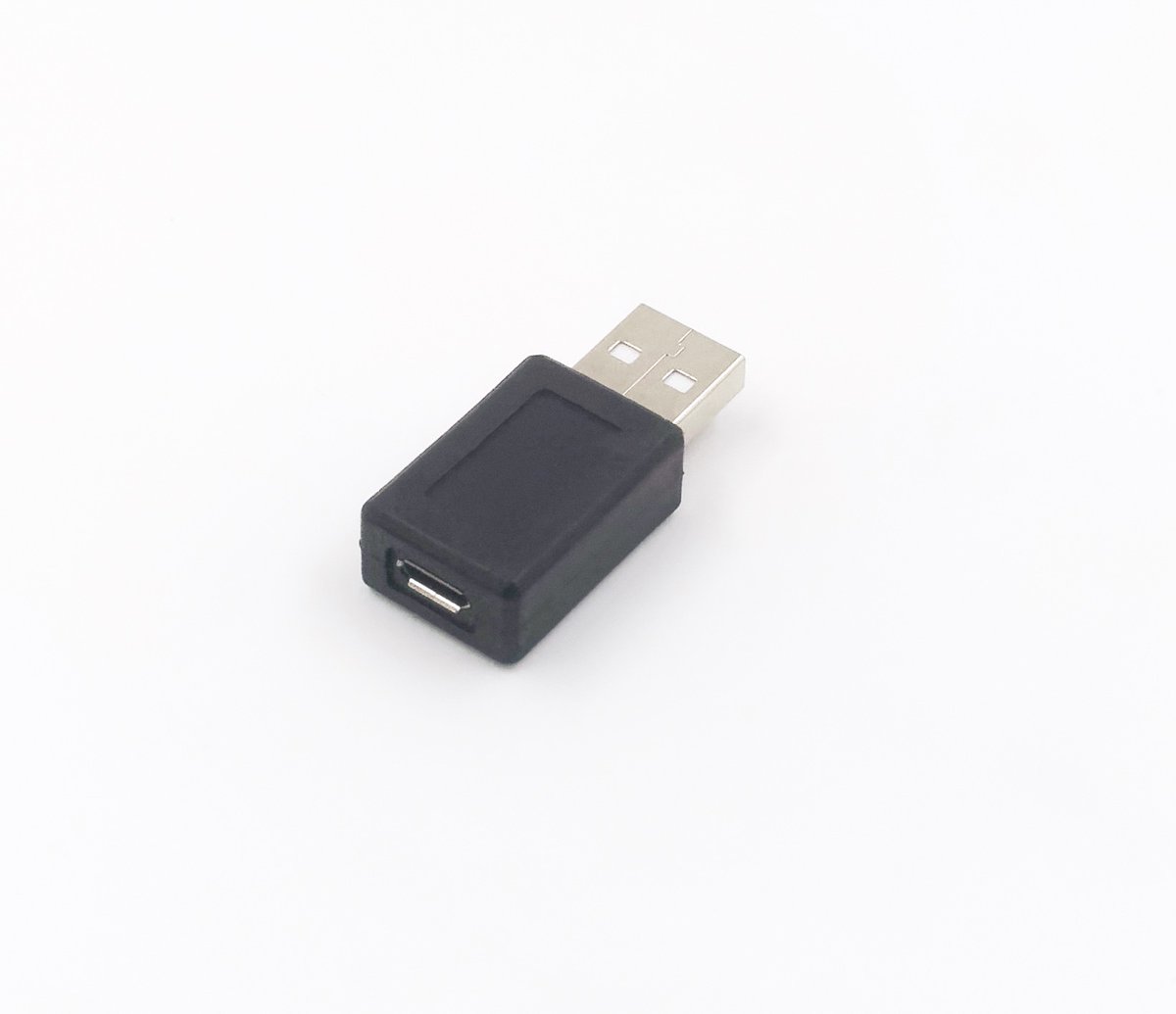 Dans la boîte USB, aussi, un hub LaCie qui a des prises USB et des prises FireWire. Et un look sympa. Et un adaptateur USB vers micro USB femelle. Pour brancher les trucs OTG sur un PC.