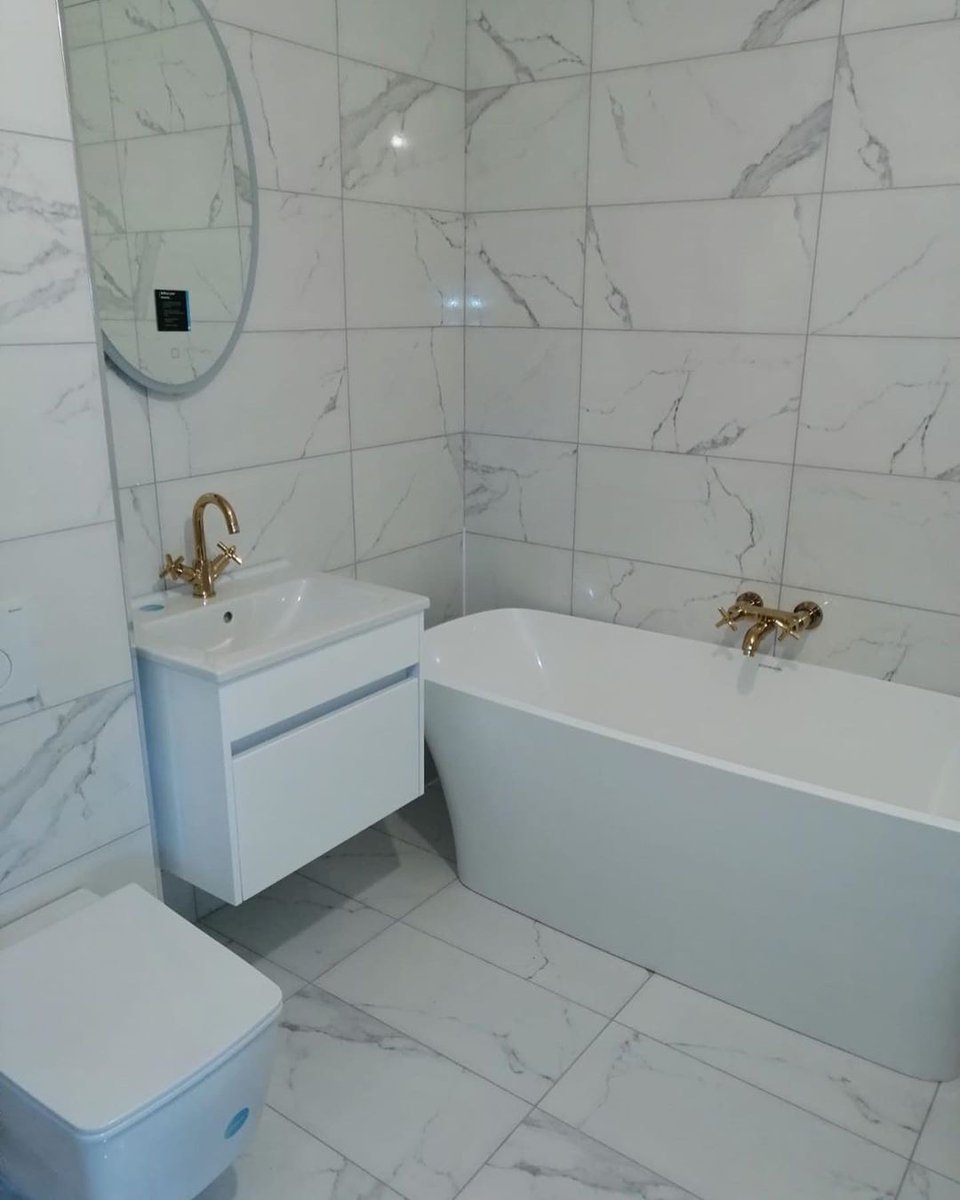 AB_Britain's tweet photo. The spa-inspired Nisou bath looks right at home in this contemporary marble scheme from @essexbathroomki. The minimalist design works seamlessly with the striking gold basin and bath taps! https://t.co/EWrJzcf76j