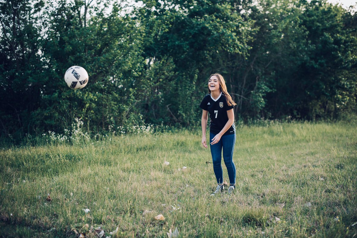 k8lyngriffin's tweet photo. Senior sunday🦋 https://t.co/KGcxWhJs5R