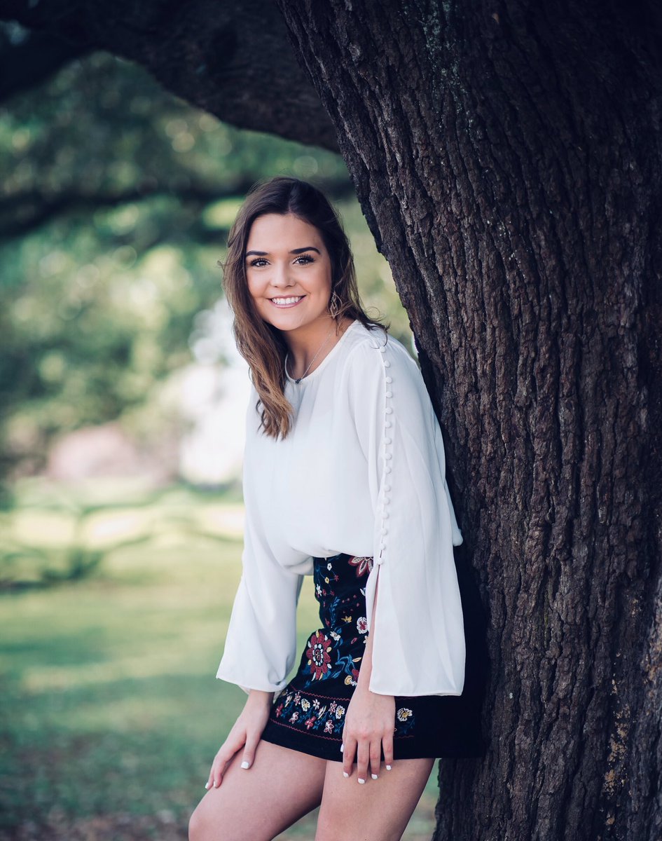 k8lyngriffin's tweet photo. Senior sunday🦋 https://t.co/KGcxWhJs5R