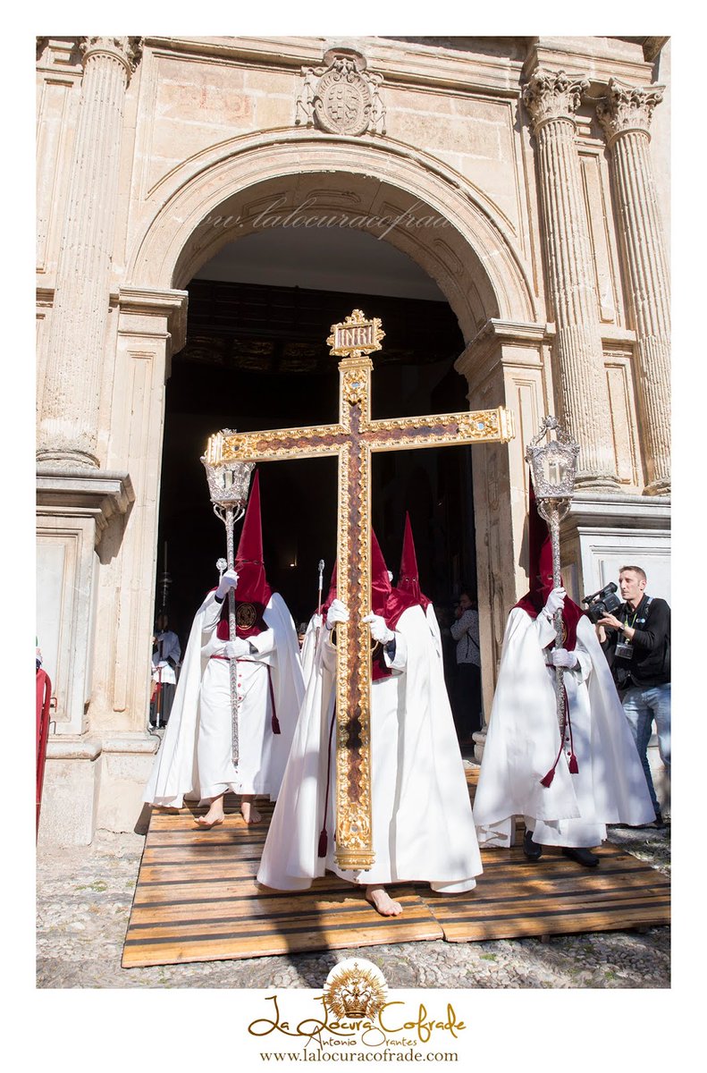SentenciaGR's tweet photo. SANTO VÍA CRUCIS | A esta hora en la que nuestra Cofradía tiene marcada su salida comenzamos el rezo del Santo Vía Crucis ofrecido por los enfermos y fallecidos a causa del Coronavirus. https://t.co/rpmkqY0SpX