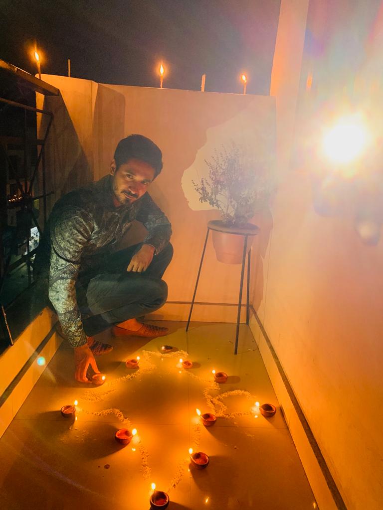BasistPuneet's tweet photo. @ABPNews
#9pmDiwaliAtABP 
9 baje 9 minute thanx modi Ji for these positivity... https://t.co/k4i7794Nrs