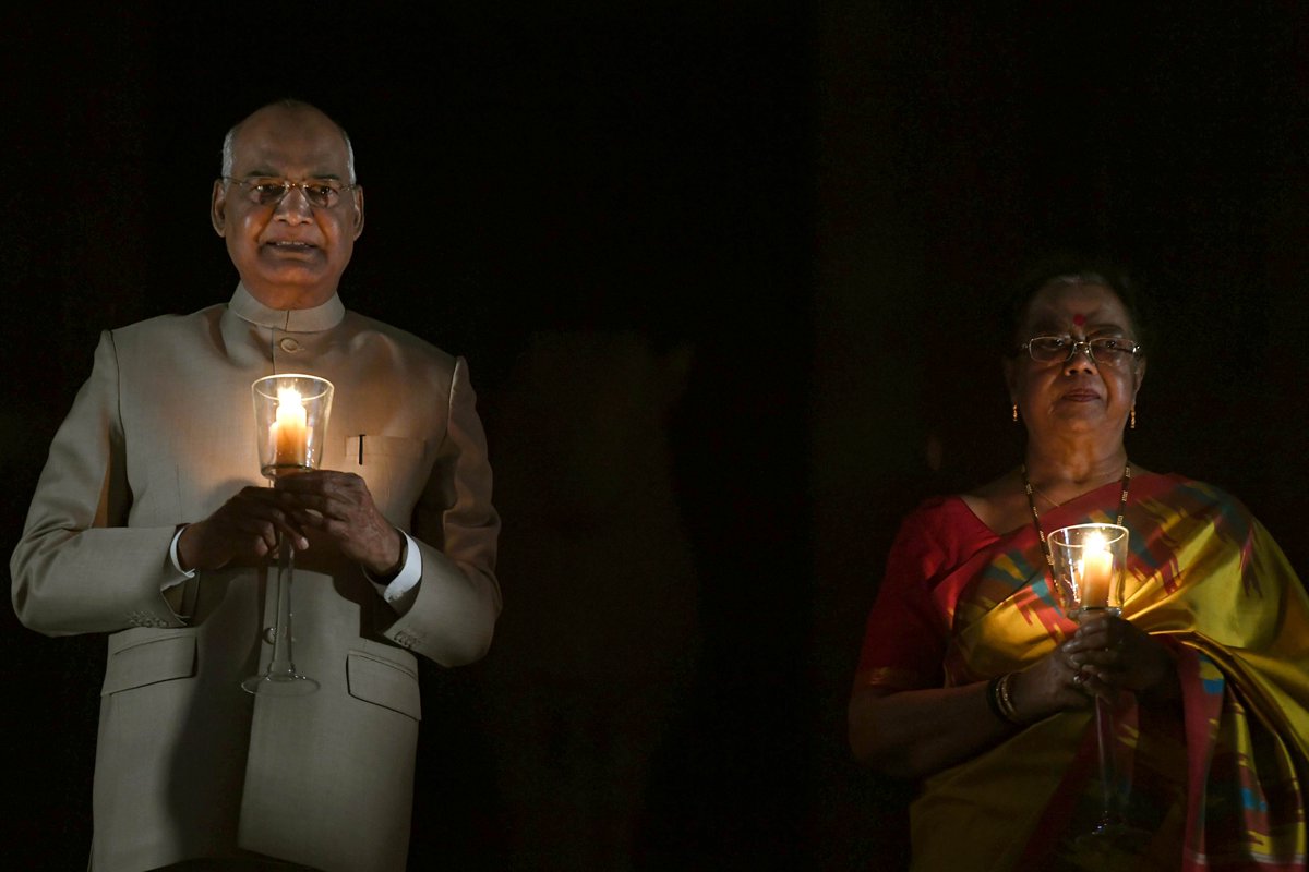 rashtrapatibhvn's tweet photo. President Kovind with the First Lady and members of the family joined fellow citizens in demonstrating collective solidarity and positivity by lighting candles at 9 PM. He expressed his gratitude towards every Indian for showing resolve &amp; resilience in the fight against COVID-19. https://t.co/FdVscw07LR