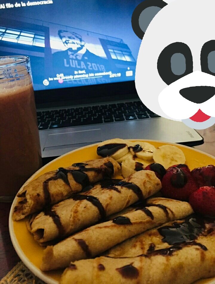 grecnova's tweet photo. Panqueques de avena +  fudge👌🏻a eso le llamo equilibrio.😅
#Documentaryday #cuarentena 💆🏻‍♀️ https://t.co/64iZEGwIjf
