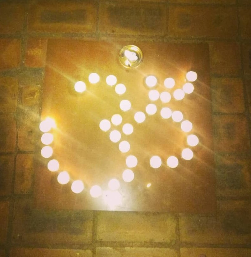 ManojavG's tweet photo. Lights and candles 👌 thank you Modi ji for this, this activity has changed the mood of the nation, thank you so much. #9बजे9मिनट #lightdiya https://t.co/VA2ryFnWH3