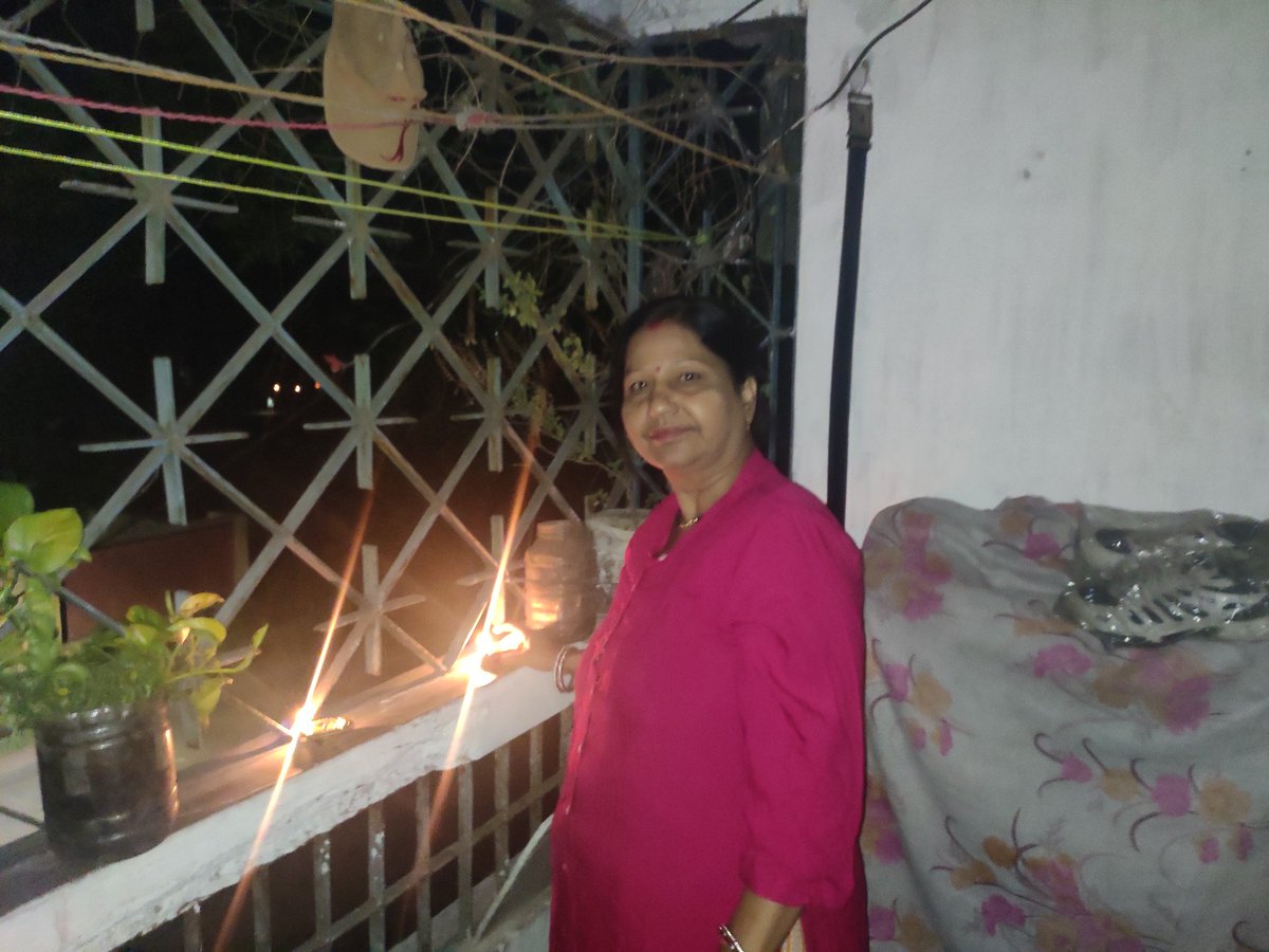 ANK2ANKI's tweet photo. Let's hope that world comes out of this pandemic soon 🙏 #9pmDiwaliAtABP https://t.co/LeSu9wxGmJ