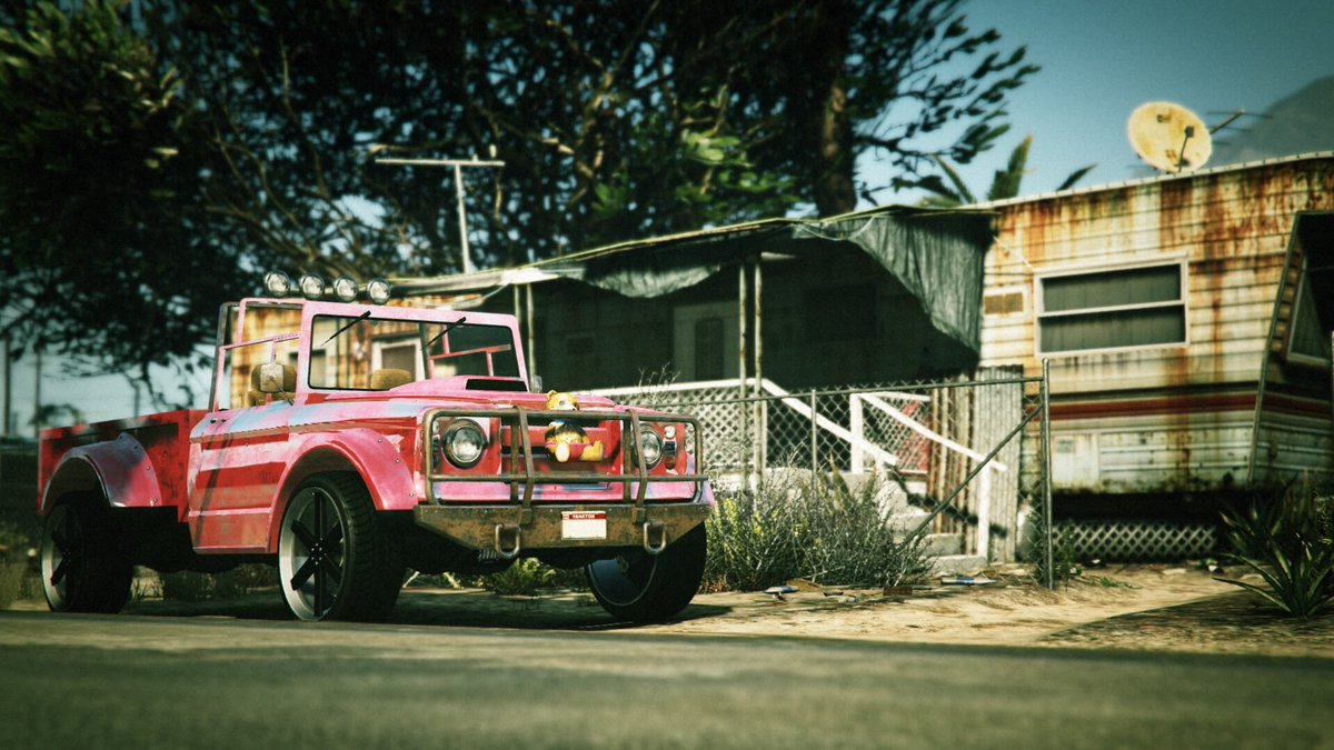 District8GTA's tweet photo. Trevors Truck with bear on the front , Blanktons and a green tint... Pics courtesy of @fitzpadgio autos .
#GtaOnline #Snapmatic #Rarevehicle #RockstarEditor #RockstarGames #GTAV https://t.co/gSfkFTFlRj