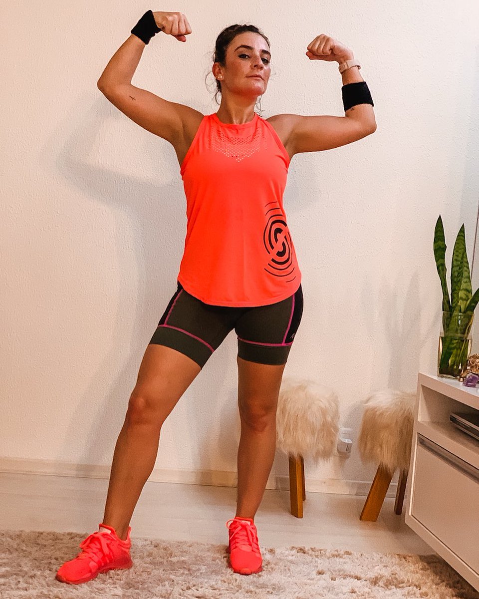_StrongNation_'s tweet photo. That post #StrongLivestream class glow up! 💪

📷: @tamiresbigolin https://t.co/YuI2tR8PeG