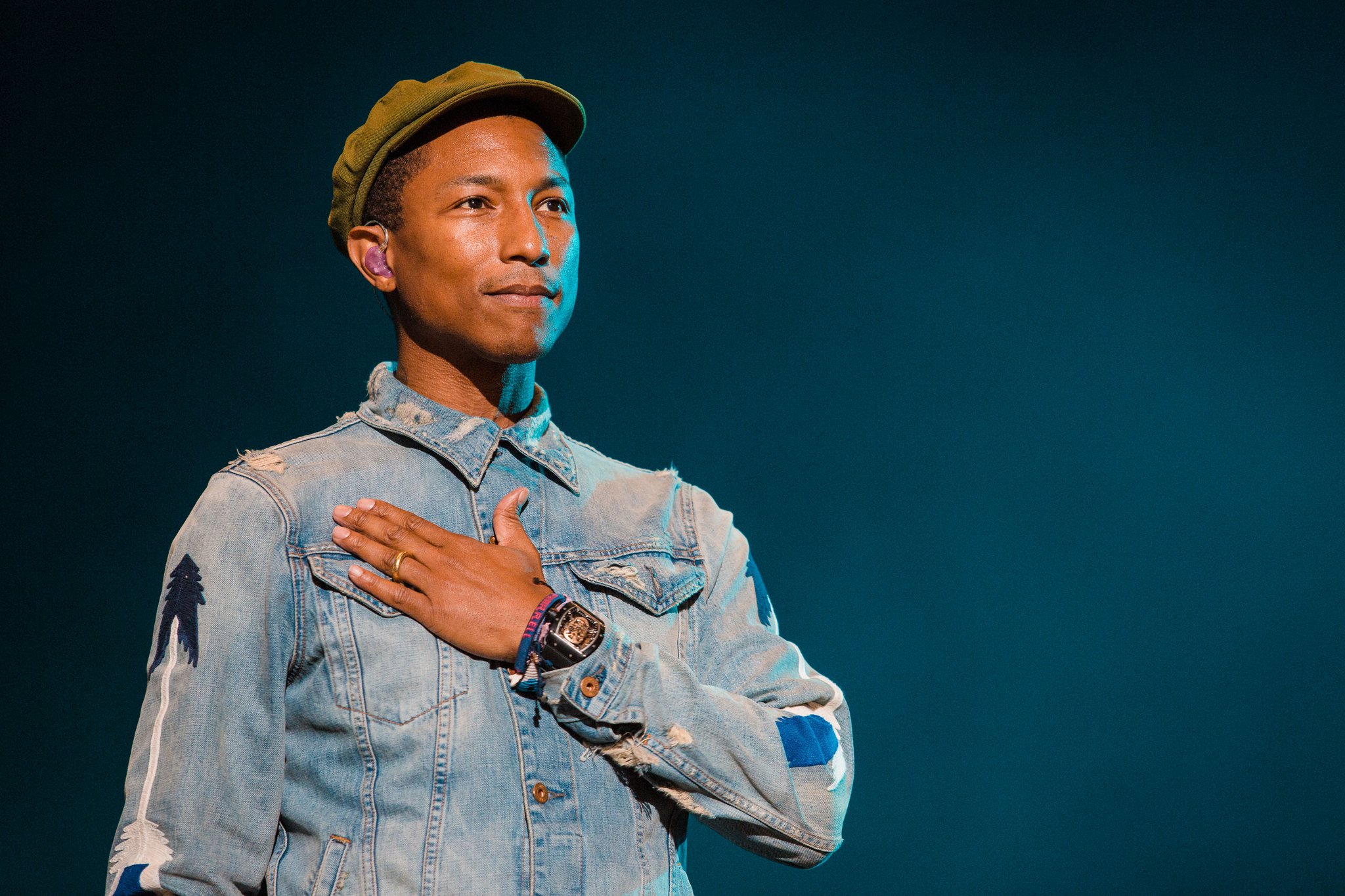 Let\s all wish Pharrell Williams a \"Happy\" Birthday!
.
.
.
.
( : Mauricio Santana / Stringer via Getty Images) 