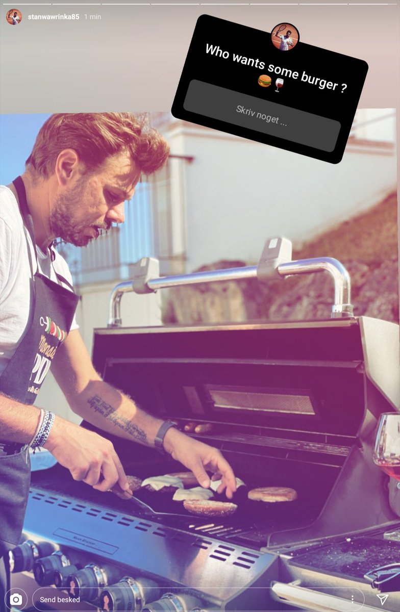 chda7777's tweet photo. Looks absolutely delicious...Stan too! 😂🥩🍔🍾🍷 #ChefStanley #StanTheGrillmasterMan #PiperExperience #Piperheidsieck #Wawrinka https://t.co/QzjTrMKf0G