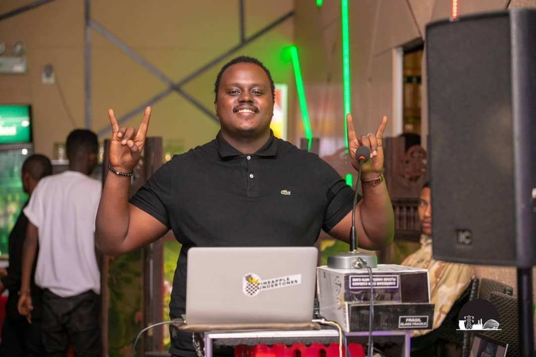 feelgoodkru's tweet photo. Saddened and shocked by the news... 💔

Miller was a kind and humble soul, a respectable professional and a dope DJ! 🌹

I pray that all family and friends find strength &amp; comfort in these very challenging times. 🙏🏾

Rest In Peaceful Paradise 🕊 https://t.co/tCxwLAKvFB