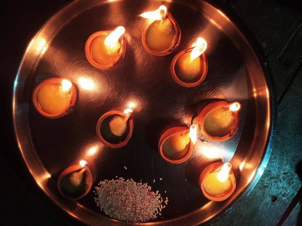 iPiyushPandit's tweet photo. India is ready 
#bharatmatakijai
"India Hum Honge Kamyab"
"Hope and Positivity"
#PeaceInIndia
Me waiting for 9 pm 🙄🙄🙄
Now it's over
#9pm9minutes #9बजे9मिनट 
#हम_दिया_जरूर_जलाएंगे 
#इंडिया https://t.co/vtM6okIIdE