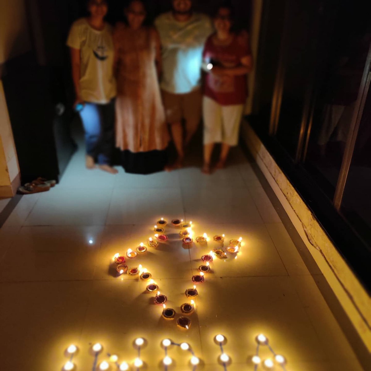 HarshilTurakhia's tweet photo. We stand united no matter what ever the challenge is.. 
#IndiaFightsCoronavirus @narendramodi we are with you in this fight 🙏
@CMOMaharashtra @ABPNews
#9pmDiwaliAtABP #9baje9minute https://t.co/JXMyhWl5Es