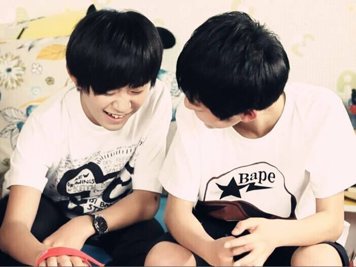 parkeunwoo95's tweet photo. Couples I love (a thread)
Fifth: #XiHong (Yi Yang Qian Xi TFBOYS - Liu Zhi Hong TF Ent)
They're not in the same group, Qian Xi debuted as a singer, Zhi Hong debuted as an actor. I love them from the show "TF Teens Go". Zhi Hong left TF Ent but they're still couple in my heart. https://t.co/kQH8HIIKAD