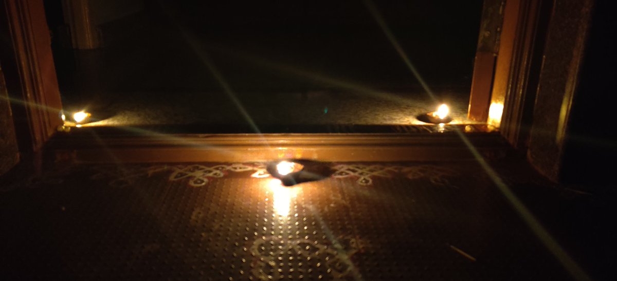 MadhuKR11's tweet photo. Tamasoma Jyotirgamaya, DeepamJyoti Namostute #Lightforglory #FightAgainstCoronavirus #LightForUnity #ThisTooShallPass https://t.co/32cUx7sPkM