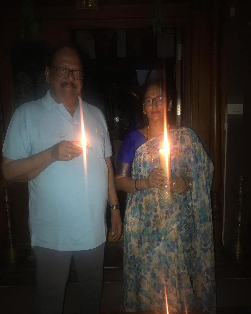 ManojNmk3's tweet photo. 🕯️🕯️🕯️🕯️🇮🇳🇮🇳🇮🇳🇮🇳

#9बजे9मिनट #9bje9minutes #JaiHind https://t.co/VzxihyTuIS