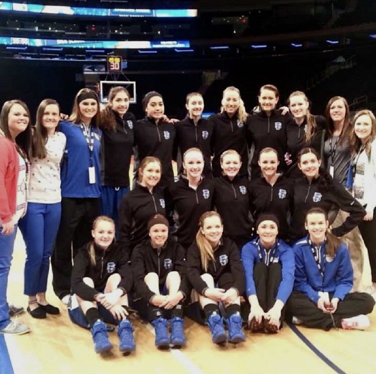 FremontGBB's tweet photo. 6 years ago today this group played in Madison Square Garden in New York City for the High School Girls Basketball National Championship! Forever grateful for that opportunity and all that came with it! #FremontFamForever 💙 https://t.co/BhVeNttfWw