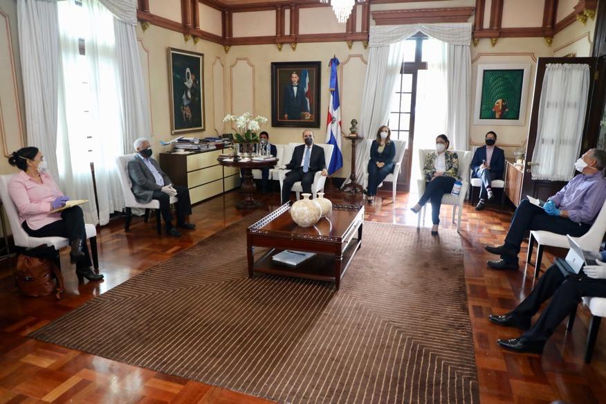 Presidente Medina se reúne este domingo con Comisión de Asuntos Sociales dlvr.it/RTCx1L #NDigital