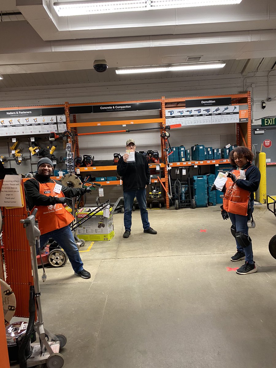 Thank you Porsha <a href="/PorshaS01700851/">Porsha S</a> for your assistance at the SSD today and Paul for coming in on your day off to help cover TRC. Appreciate you both taking care of our customers. You guys ROCK!! <a href="/HouleHeather/">HeatherHouleTHD</a> @XKerrigan @SallyGansior <a href="/RVentevogel/">Rachel Ventevogel</a> #orangeblooded #staysafe