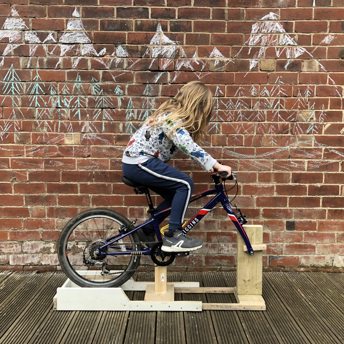 100Climbs's tweet photo. Found these two @IKEAUK table legs in the shed. Hum I thought... #hack #gcnhack https://t.co/4YrOO7ldWx