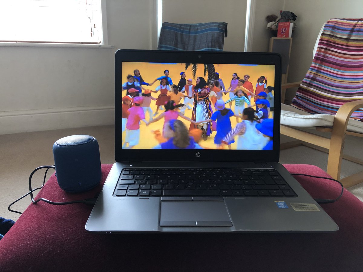 lorrainemac137's tweet image. Enjoying today’s Musical from my sofa. Thanks @OfficialALW 👏 👏 👏 #GoGoGoJoseph