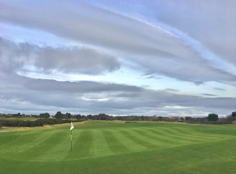 CMbalgownie's tweet photo. 1️⃣8️⃣⛳️Day 18 - Hole 18⛳️1️⃣8️⃣

Merryton - Thread you tee shot between the bunker and the large section of gorse. Lay up from there on the lower fairway or find the undulating green in two on the top tier.🤔

Classic Par 5 to finish your round @NairnDunbar ⛳️🏌🏾‍♂️
#StayHomeSaveLives https://t.co/69fw6vEYcf