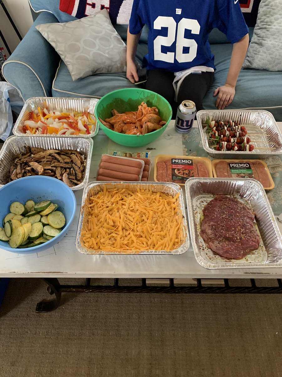 SeanStruncius's tweet photo. IT’S @Giants GAMEDAY ! Missing sports so much we decided to have a hell of a tailgate on the grill out back and throw on some classic Gmen wins ! Eli is about to go OFF in the 2011 playoffs, and Danny Jones is going to have a DEBUT in Tampa ! https://t.co/sOS3ZVx5CC
