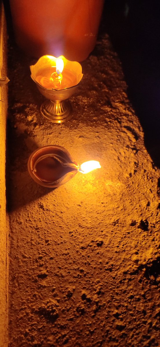 ashishbidkar's tweet photo. In this gloomy hour for the whole world, we have lit the diya &amp; lighten the hearts &amp; minds of people. This is the time to create positivity, hope &amp; solidarity. Together we can defeat the pandemic. #9pm9minute 
#Stayhome #Staysafe #IndiaFightsCorona https://t.co/xt7UygBt5v