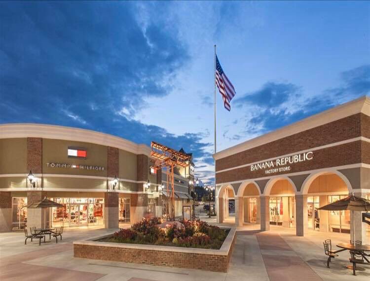 FtWake's tweet photo. Now through April 15th Food Trucks Tanger Outlets in Mebane! Trucks are setup to serve from 11-5! Different trucks everyday w/discounts to essential workers &amp; family pack deals. 4000 ARROWHEAD BLVD. Today’s truck is @willandpops https://t.co/5IgpbmmuPE