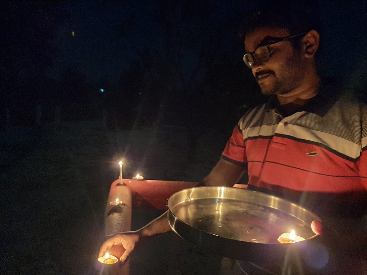 DivyanshUPPSS's tweet photo. #SaluteCoronaFighter
#LightForNation
#LightForUnity
है नमन उनको कि जिनके पौरुष से हारा कोरोना
@narendramodi @dileeppandey73 @myogiadityanath https://t.co/t4rcMZOdrS