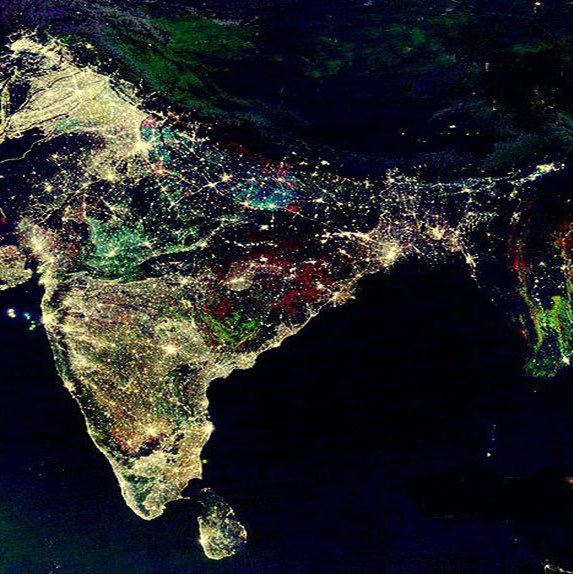 m_areebas's tweet photo. Bhakts at 10pm tonight be like:
“Satellite image of India at 9pm” 😂😂😂 #COVID2019 #IndiaFightsCorona #DiyaJalaoDebate https://t.co/f2cEHfrKGK