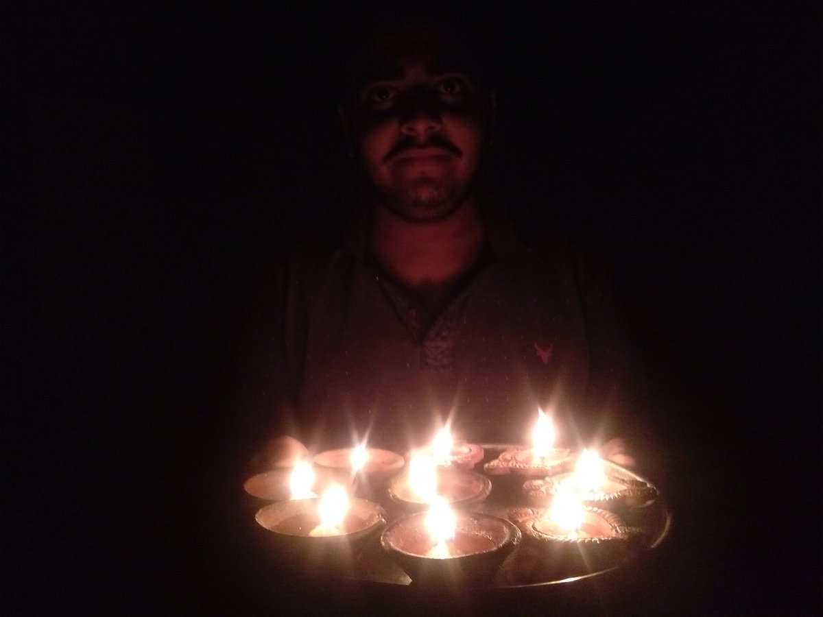 bhagataniakshay's tweet photo. नासै रोग हरै सब पीरा।
जपत निरंतर हनुमत बीरा।।
#9baje9minute
#IndiaFightsCoronavirus https://t.co/gXXeOfI46d