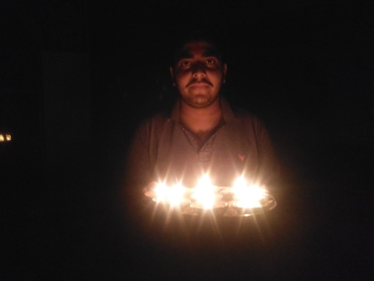 bhagataniakshay's tweet photo. नासै रोग हरै सब पीरा।
जपत निरंतर हनुमत बीरा।।
#9baje9minute
#IndiaFightsCoronavirus https://t.co/gXXeOfI46d