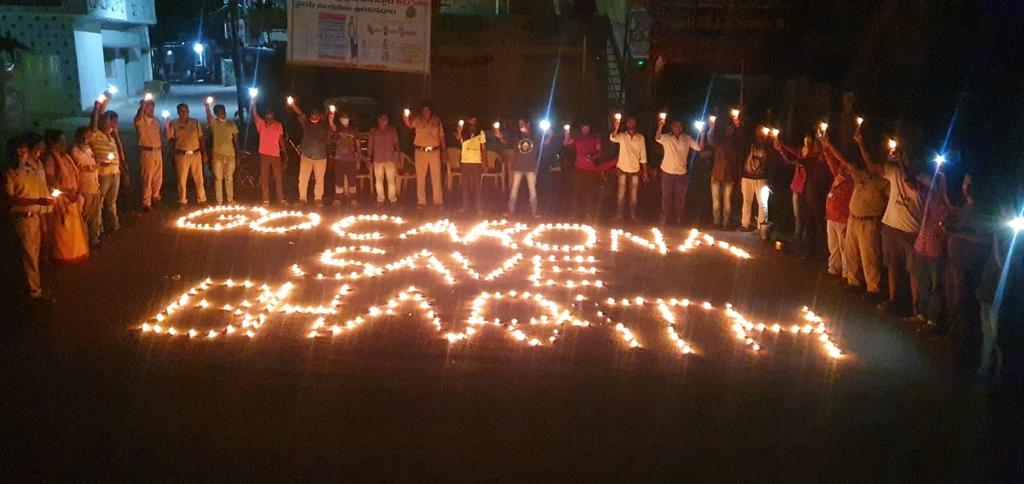 pebbair's tweet image. #Pebbair Police &amp;amp; youth lights up following PM @narendramodi's and @TelanganaCMO #KCR
#GoCorona
#9बजे9मिनट #9pm9minute 
#LightForIndia 
#IndiaFightsCorona 
#TelanganaFightsCorona 
@PMOIndia
@KTRTRS 
@Collector_WNP 
@spwanaparthi