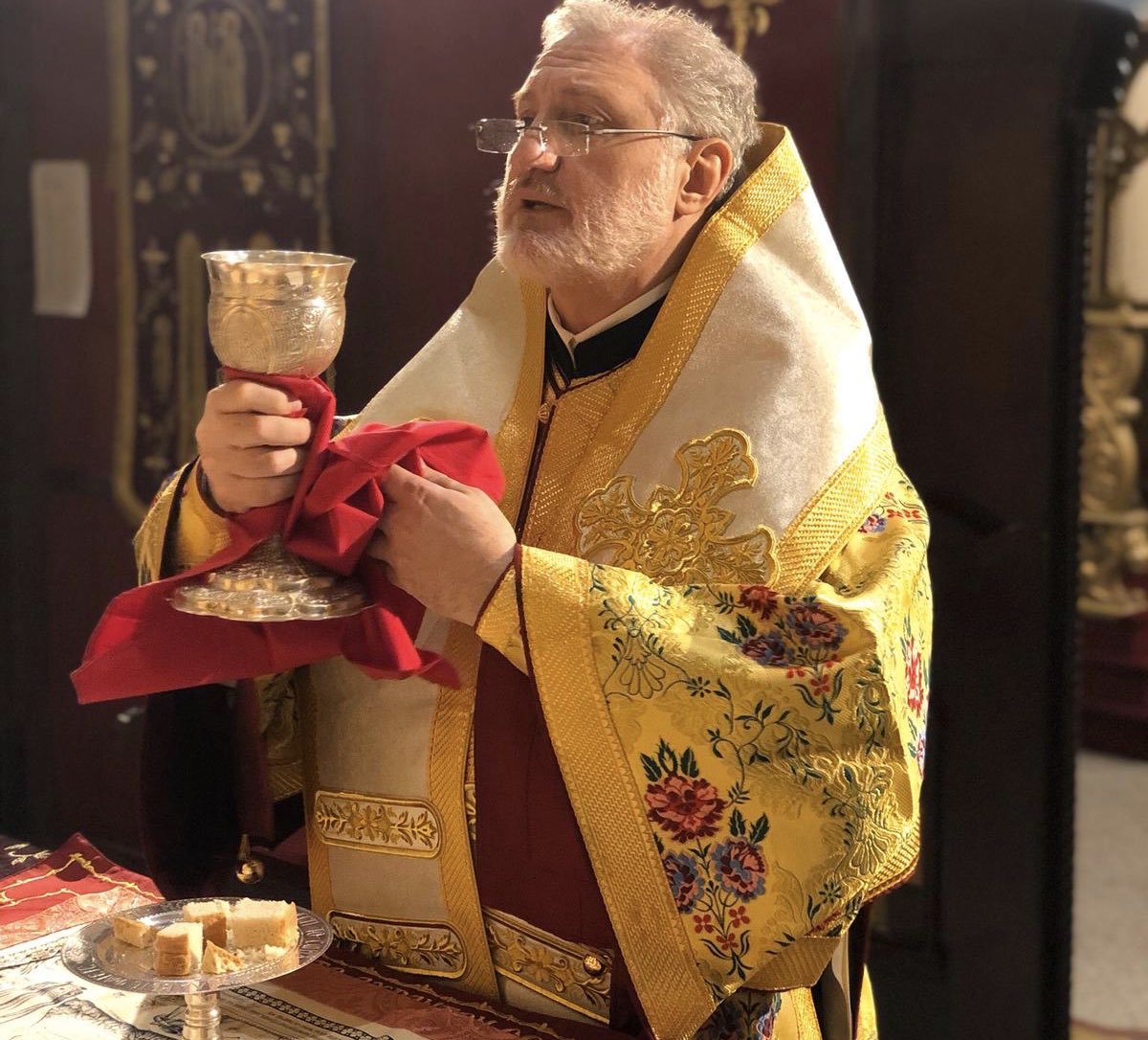 Elpidophoros's tweet photo. The secret of the Christian life is that even when you are deprived of everything you recognize as your religion, the entirety of God is always within you. Deep within, we find the communion that knows no physical form, but one that endures forever – Μεθ᾽ἡμῶν ὁ Θεός. https://t.co/5kfl1TnCtu