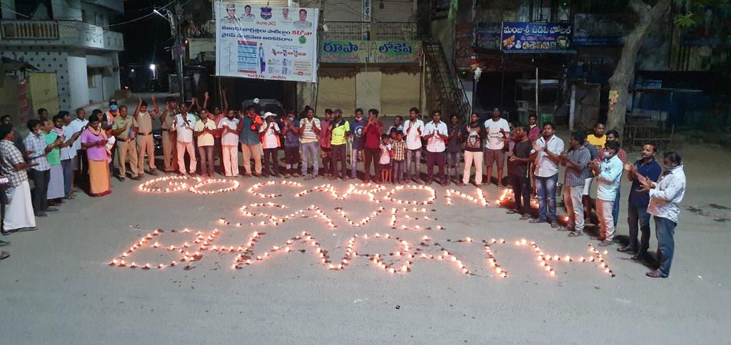 pebbair's tweet image. #Pebbair Police &amp;amp; youth lights up following PM @narendramodi's and @TelanganaCMO #KCR
#GoCorona
#9बजे9मिनट #9pm9minute 
#LightForIndia 
#IndiaFightsCorona 
#TelanganaFightsCorona 
@PMOIndia
@KTRTRS 
@Collector_WNP 
@spwanaparthi